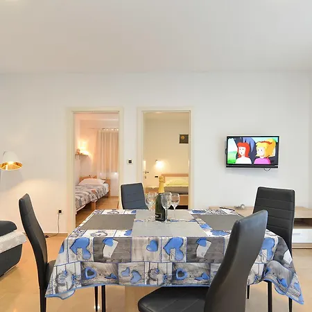 Apartment Elizabeta 1701 *