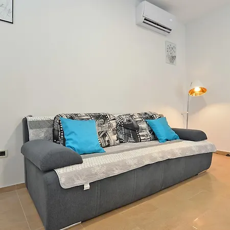 Apartment Elizabeta 1701 *